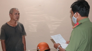 Mua súng nhưng không sử dụng được nhờ đem trả lại thì bị bắt