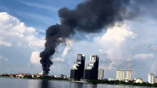 Kịp thời dập tắt đám cháy có cột khói cao trăm mét