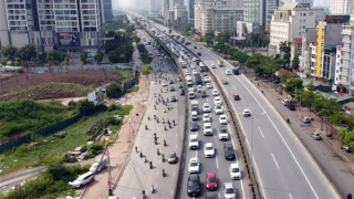 Thép cuộn rơi từ container, Vành đai 3 trên cao ùn tắc 5km