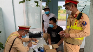 Phát hiện 2 lái xe trên tuyến cao tốc  sử dụng ma túy đá