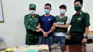 Thuê taxi vận chuyển 10kg ma túy đá, nhận 150 triệu tiền công