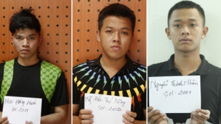 Nửa đêm lái ô tô vác theo mã tấu đi cướp 5 hộp bánh trung thu