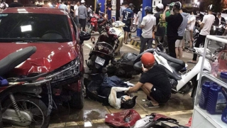 Nóng: Tài xế lao ô tô vào cây xăng đường Láng có nồng độ cồn khủng!