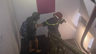 Cứu 10 người thoát khỏi vụ cháy căn nhà 6 tầng