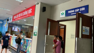 Cháu bé bị nhốt vào tủ cấp đông được xuất viện