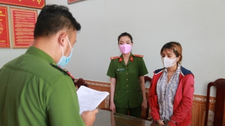 Giám đốc quan hệ khách hàng "giăng bẫy" lãi suất cao