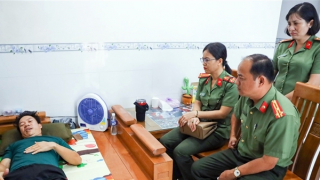 Công an tỉnh Thừa Thiên Huế thăm hỏi CBCS có hoàn cảnh đặc biệt tại TP Cần Thơ