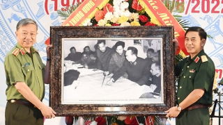 Phối hợp bảo vệ vững chắc độc lập, chủ quyền và an ninh quốc gia