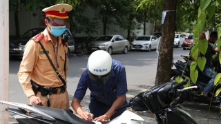 Giải khát bằng bia, “thần cồn” vi phạm kịch khung