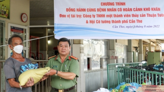 Công an TP Cần Thơ đồng hành cùng bệnh nhân có hoàn cảnh khó khăn