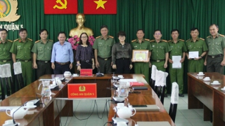 Đối tượng cung cấp ma túy đá luôn thủ theo súng bên mình