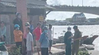 Mẹ bệnh tâm thần ôm con 3 tuổi nhảy kênh Nước Mặn