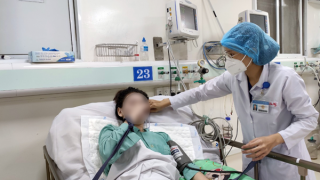 Nữ sinh trong vụ 8 sinh viên bị ngộ độc rượu bị di chứng tổn thương não