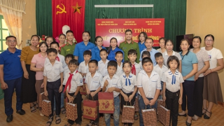 Tuổi trẻ NXB CAND tổ chức chương trình “Tiếp bước em đến trường”