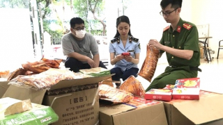 Thu giữ hơn 2 ngàn bánh Trung thu và bánh kẹo nhập lậu