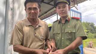 Học viên An ninh nhặt được vàng, trả lại người đánh rơi
