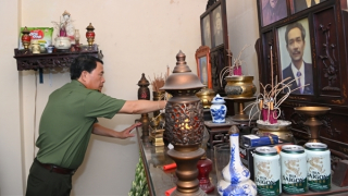 Dâng hương, tưởng nhớ các đồng chí cố lãnh đạo Bộ Công an