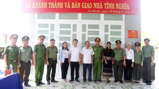 Công an Gia Lai trao nhà tình nghĩa tặng cán bộ Công an xã