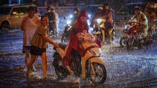 Mưa giông từ miền Bắc vào Huế