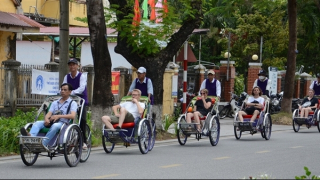TP Huế mạnh tay xử lý nạn “cò” du lịch, xích lô “chặt chém”