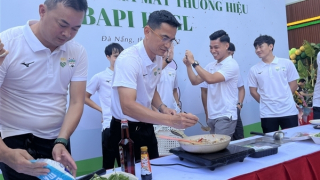 Xếp hàng rồng rắn xem dàn sao HAGL trổ tài đầu bếp