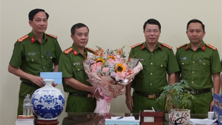 Thưởng nóng tập thể có thành tích xuất sắc trong phá án ma túy