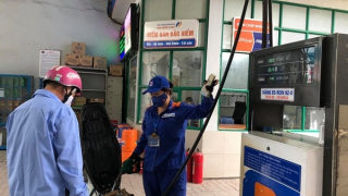 Sau 5 lần giảm liên tiếp, giá dầu tăng, giá xăng đứng yên