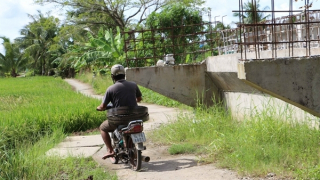 Cầu xây 3 năm chưa xong, tiềm ẩn nguy cơ tai nạn giao thông