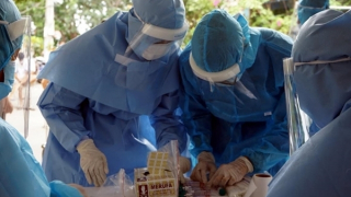 Gần 3.200 ca COVID-19 mới, theo dõi chặt nhóm F0 nặng