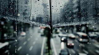 Bắc và Trung Bộ oi nóng, Nam Bộ mưa to về chiều tối