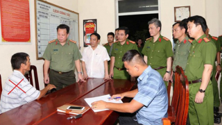 Bắt nóng đối tượng gài mìn vào xe ôtô của người khác