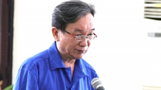 Làm giấy tờ giả chiếm đoạt 4,5 tỷ đồng