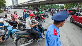 Dân "nhờn luật" cố tình vi phạm giao thông, cứ tiện là đi
