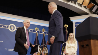 Kinh tế thế giới, dưới những đám mây đen