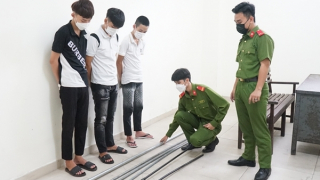 Khởi tố 11 thanh thiếu niên đánh người tại quán nhậu