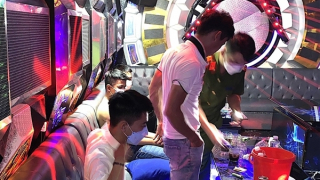 Nhiều nam nữ "bay lắc" tại karaoke Toàn Ny