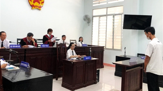 Tranh giành bạn gái, người bị thương tích, kẻ lãnh án tù