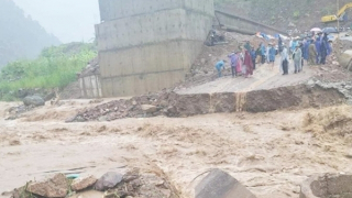 Mưa lớn kéo dài gây sạt lở, ách tắc nhiều tuyến đường tại Sơn La