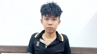 Xông vào nhà xưởng của mẹ đâm chết người làm thuê