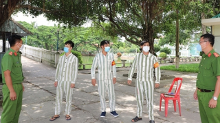 Niềm vui chờ ngày đặc xá