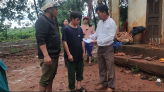 Trú mưa trong chòi rẫy, 2 người bị sét đánh tử vong