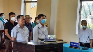 42 tháng tù giam cho 2 "quan xã" ép người dân chi tiền làm sổ đỏ