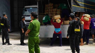 Bắt thêm 4 đối tượng liên quan đến vụ buôn lậu gần 200 tấn đường cát trắng