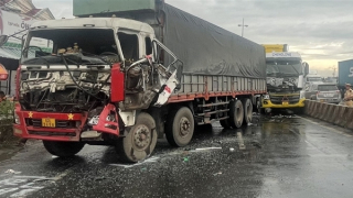 Tai nạn ở Tiền Giang, kẹt xe kéo dài tới Vĩnh Long