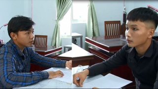 Ném đá vào xe ôtô, 2 thanh niên bị mời lên làm việc