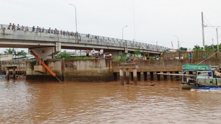 Ra bờ kênh xem bạn tắm, bé trai 9 tuổi bị đuối nước