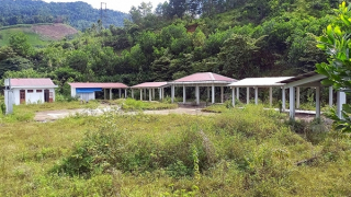 Tốn tiền xây chợ phiên miền núi rồi bỏ hoang