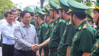 Thủ tướng: Phát triển KTXH và bảo vệ vững chắc biên giới thiêng liêng của Tổ quốc