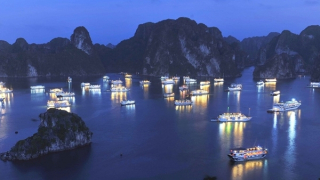 Các chủ tàu du lịch đêm trên Vịnh Hạ Long cam kết không sử dụng nhựa dùng một lần