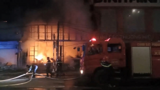 Cháy cửa hàng bán camera và xe gắn máy thiệt hại hàng tỷ đồng